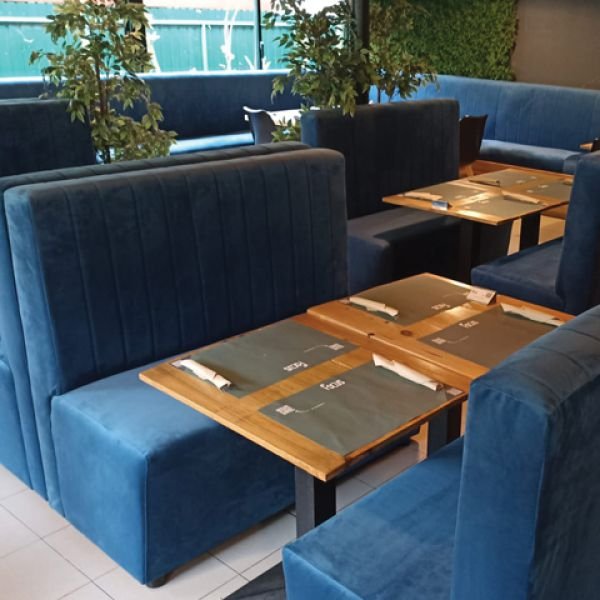 Bancos corridos estofados para restaurante